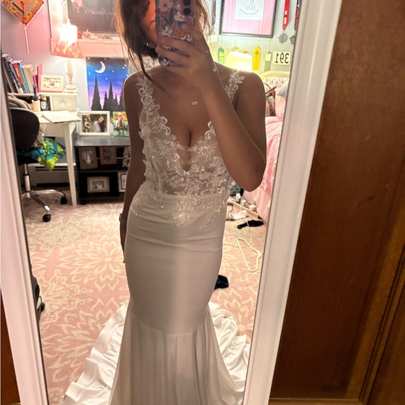 Elegant White Lace wedding/Prom Gown